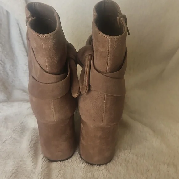 NOWT Bella Vita Tan Suede Ankle Booties - Picture 5 of 8